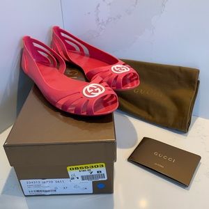 Authentic Gucci pink rubber flat sandals